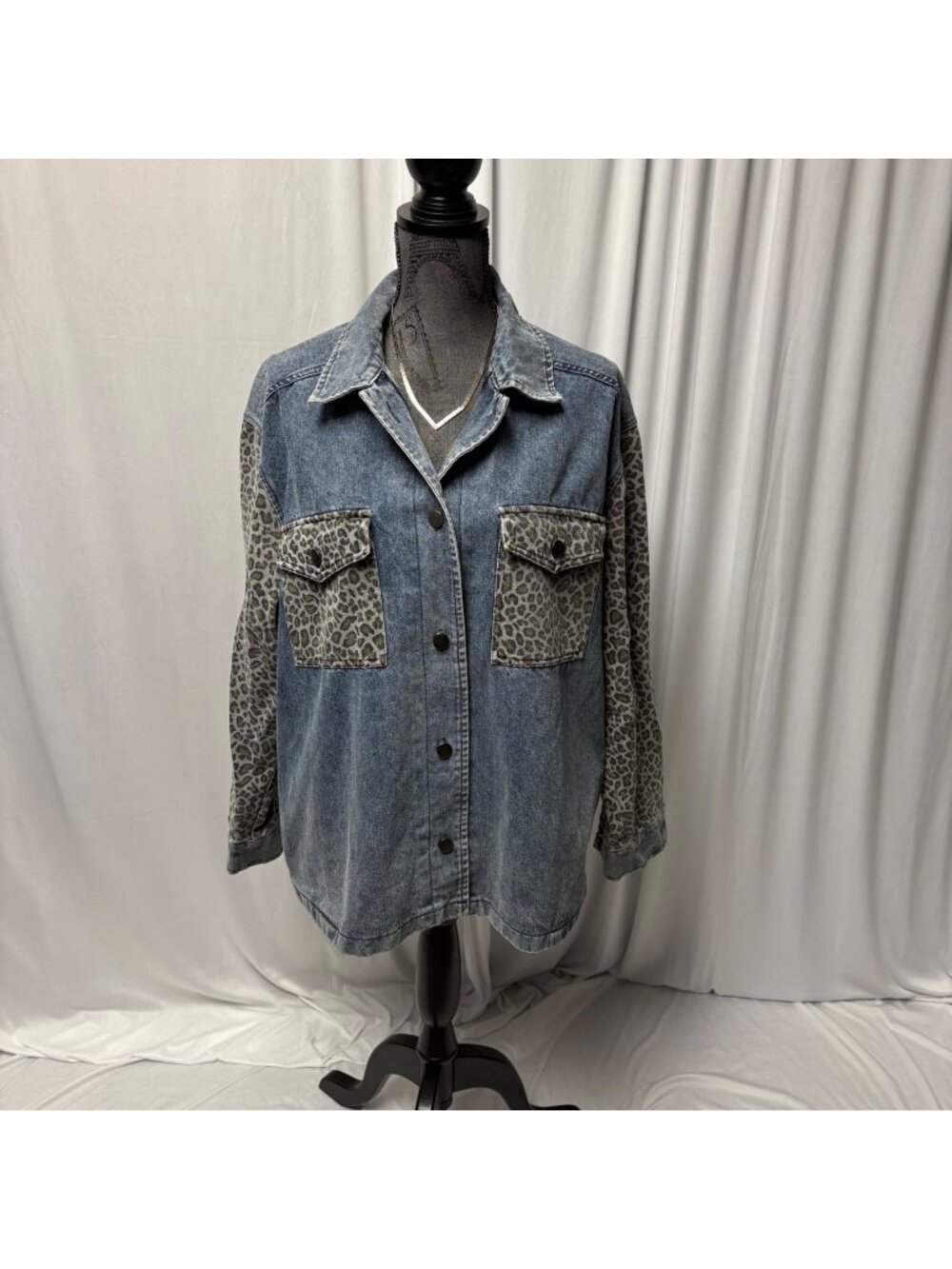 The Nines Denim Jacket Womens Medium Leopard Print Button Front Shacket Casual